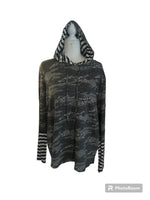 CHARCOAL CAMO AND STRIPED HOODED LONG SLEEVE TOP