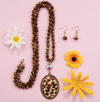 LONG ANIMAL PRINT PENDANT NECKLACE