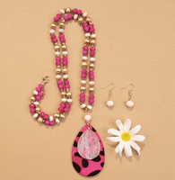 FUCHSIA LEO PENDANT ON BEADED LONG NECKLACE