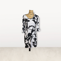 BLACK AND WHITE PRINT RUFFLE SLEEVE DRESS M